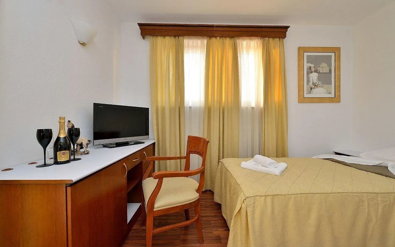 Hotel זאדאר
