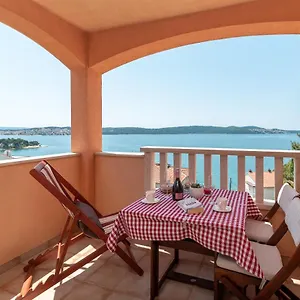 villa-tonina.hotels-in-trogir.com/