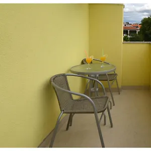 Aprtment Close To Center Apartman